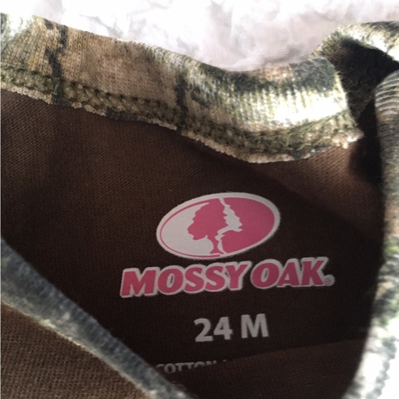 NWT Mossy Oak Girl's 3 pc. Camouflage
Onesies 24 Months - Picture 7 of 8